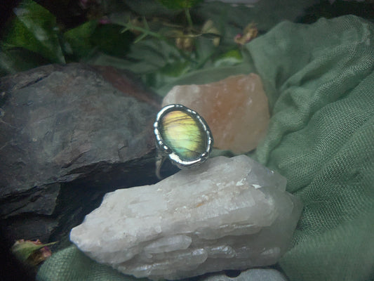 Size 9 Labradorite Ring